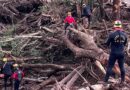 Bombeiros do Amapá atuam no resgate de vítimas em área de deslizamento de terras no RS