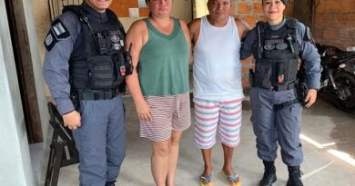 Mulher tem reencontro com policiais que a salvaram durante acidente de trânsito em Macapá