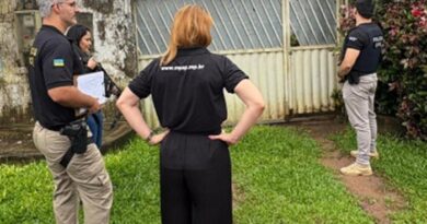 Mãe é presa em flagrante após deixar filhos pequenos trancados e sozinhos em casa em Itaubal do Piririm