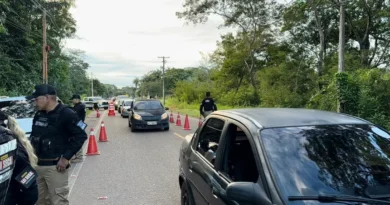 Blitz da Lei Seca autua motoristas flagrados em irregularidades e remove veículo na Rodovia do Curiaú durante o Maio Amarelo Blitz da Lei Seca autua motoristas flagrados em irregularidades e remove veículo na Rodovia do Curiaú durante o Maio Amarelo