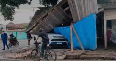 Colisão entre dois carros é registrada em cruzamento de Macapá; VÍDEO