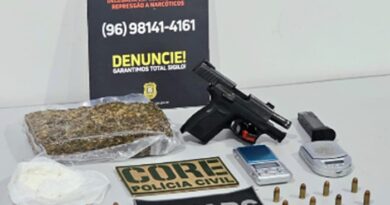 Polícia apreende pistola e encontra tablete de skunk escondido em geladeira durante prisão em residencial de Macapá Polícia apreende pistola e encontra tablete de skunk escondido em geladeira durante prisão em residencial de Macapá