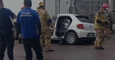 Motorista morre após carro atingir traseira de caminhão no Centro de Macapá; VÍDEO