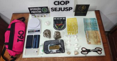 Suspeito de tráfico é preso com drogas, balança de precisão e R$ 1,7 mil no Renascer