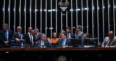 Senado aprova venda de spray de pimenta para defesa pessoal de mulheres; projeto segue para sanção