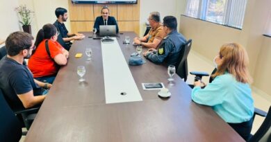 Três botos-cor-de-rosa são encontrados mortos no Ariri e autoridades investigam crime Três botos-cor-de-rosa são encontrados mortos no Ariri e autoridades investigam crime