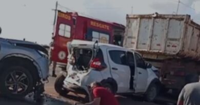 Acidente envolvendo quatro veículos é registrado na Duca Serra; VÍDEO Acidente envolvendo quatro veículos é registrado na Duca Serra; VÍDEO