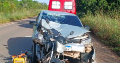 Acidente entre carro e moto deixa mulher morta na BR-156, no AP Acidente entre carro e moto deixa mulher morta na BR-156, no AP