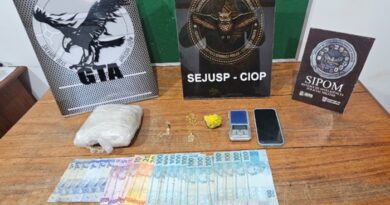 Suspeito de tráfico é preso com drogas, dinheiro e joias na zona norte de Macapá Suspeito de tráfico é preso com drogas, dinheiro e joias na zona norte de Macapá