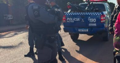 Motociclista é preso com placa adulterada durante patrulhamento do Batalhão de Trânsito em Macapá Motociclista é preso com placa adulterada durante patrulhamento do Batalhão de Trânsito em Macapá