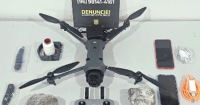 Mulher é presa por suspeita de coordenar remessas de drogas ao Iapen com uso de drone Mulher é presa por suspeita de coordenar remessas de drogas ao Iapen com uso de drone