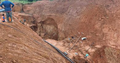 Garimpeiro morre soterrado após barranco desabar no interior do Amapá Garimpeiro morre soterrado após barranco desabar no interior do Amapá