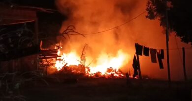 Incêndio atinge casa de madeira na zona norte de Macapá; VÍDEO Incêndio atinge casa de madeira na zona norte de Macapá; VÍDEO