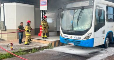 Pane elétrica pode ter causado incêndio em ônibus no terminal de Santana; VÍDEO Pane elétrica pode ter causado incêndio em ônibus no terminal de Santana; VÍDEO