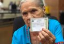 Aos 96 anos, eleitora de Macapá regulariza título e se prepara para votar em 2026