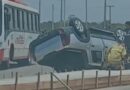 Carro capota na Fazendinha após motorista perder controle em curva; VÍDEO