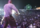 Léo Santana agita a primeira noite da Expofeira; Gusttavo Lima sobe ao palco neste domingo