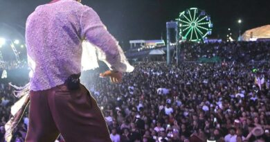 Léo Santana agita a primeira noite da Expofeira; Gusttavo Lima sobe ao palco neste domingo Léo Santana agita a primeira noite da Expofeira; Gusttavo Lima sobe ao palco neste domingo