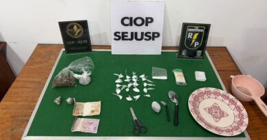 Denúncia de tráfico leva PM até suspeito e localiza drogas em quarto de casal no Jardim Felicidade 2
