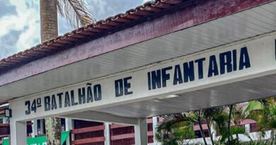 Dois soldados do Exército morrem após disparo de arma de fogo dentro de quartel no Amapá Dois soldados do Exército morrem após disparo de arma de fogo dentro de quartel no Amapá