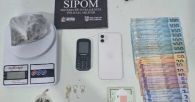 Giro aborda mulher em carro de app e apreende drogas e balança de precisão em residencial de Macapá Giro aborda mulher em carro de app e apreende drogas e balança de precisão em residencial de Macapá