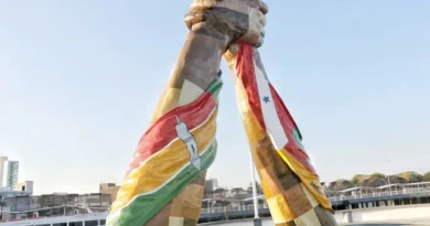 Instalado no Píer do Santa Inês, Monumento da Amizade celebra união entre Macapá e Afuá Instalado no Píer do Santa Inês, Monumento da Amizade celebra união entre Macapá e Afuá