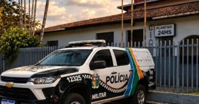 Homem é preso suspeito de atear fogo na casa após discussão com companheira em Oiapoque Homem é preso suspeito de atear fogo na casa após discussão com companheira em Oiapoque